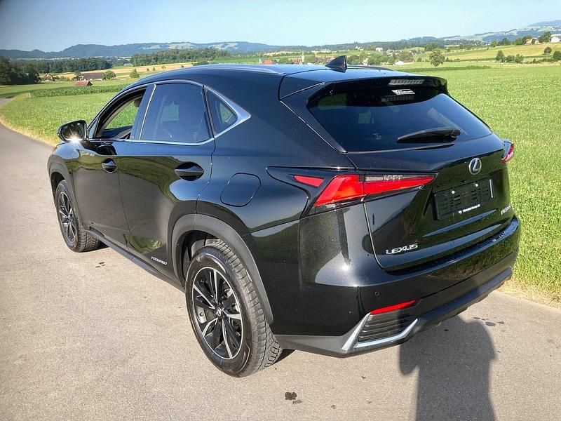 Gebraucht Lexus NX300h E-FOUR 197 PS (144 kW) 2022 SUV