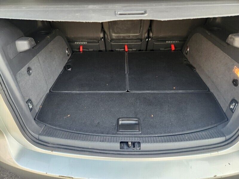 Gebraucht VW Touran Comfortline 140 PS (102 kW) 2011 Van / Kleinbus