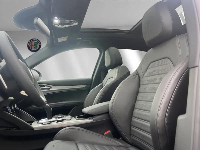 Neu Alfa Romeo Stelvio Veloce 280 PS (205 kW) 2025 Schwarz SUV