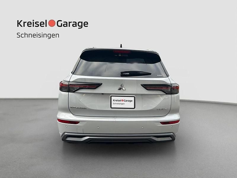 Neu Mitsubishi Outlander P-HEV Instyle 306 PS (225 kW) 2025 Weiss SUV