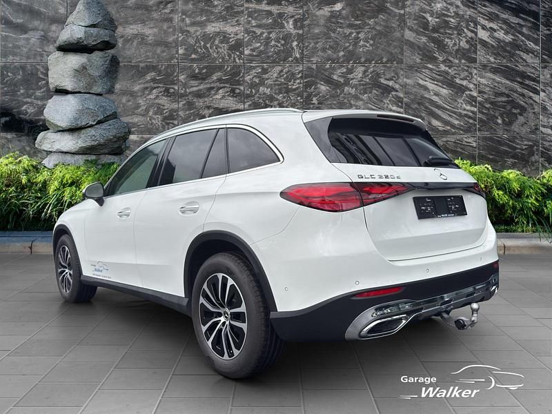 Gebraucht Mercedes GLC220 197 PS (144 kW) 2025