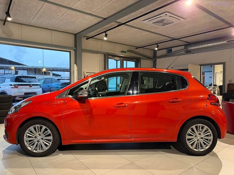 Gebraucht Peugeot 208 Allure 110 PS (80 kW) 2018 Kleinwagen