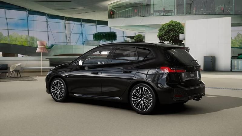 Gebraucht BMW 223 Active Tourer Comfort Edition 211 PS (155 kW) 2024 Schwarz Van / Kleinbus