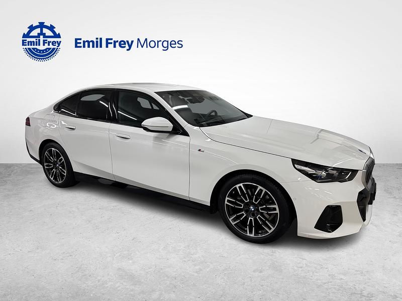 Gebraucht BMW 520 M Sport 208 PS (152 kW) 2025 Weiss Limousine