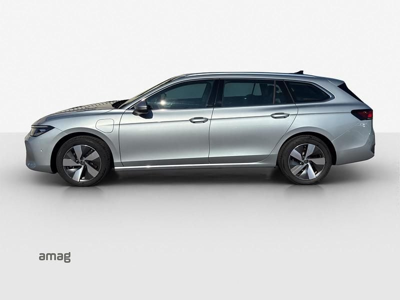 Gebraucht VW Passat Business 204 PS (150 kW) 2025 Oyster silver metallic Kombi