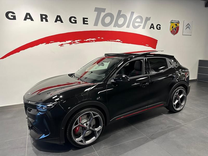 Schwarz Neu 2025 Alfa Romeo Junior Veloce SUV | CHF 47’290 (Fairer Preis) - Bild 1/4