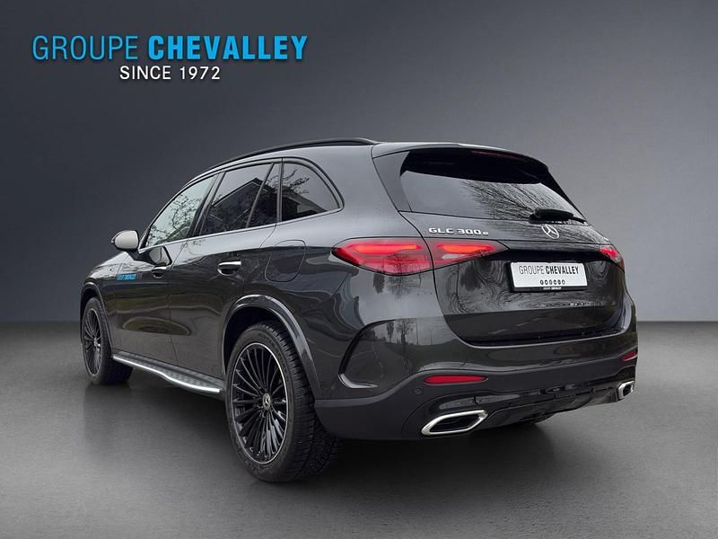 Gebraucht Mercedes GLC300e 313 PS (230 kW) 2025 Schwarz SUV