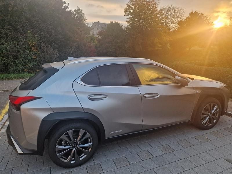 Gebraucht Lexus UX 250h Launch Edition 183 PS (134 kW) 2019 SUV