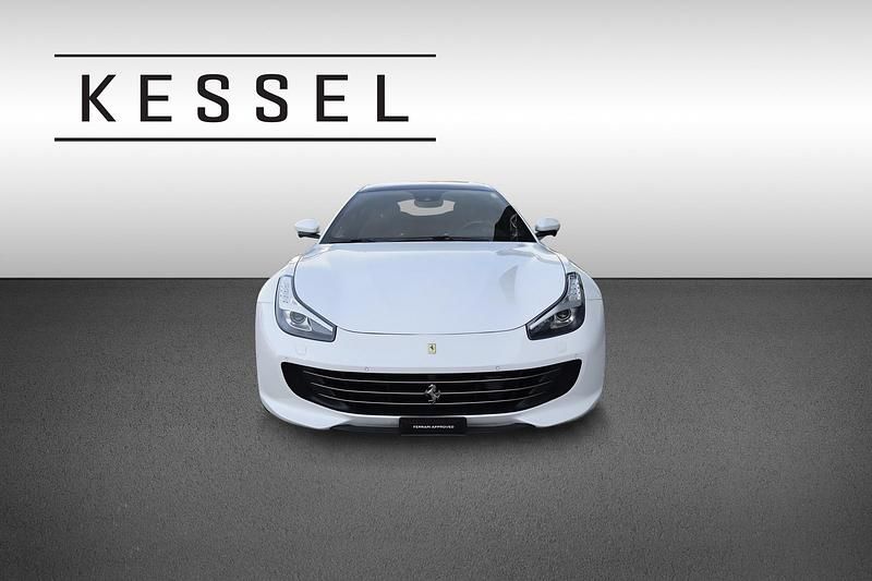 Gebraucht Ferrari GTC4Lusso 611 PS (449 kW) 2020 Weiss Kombi