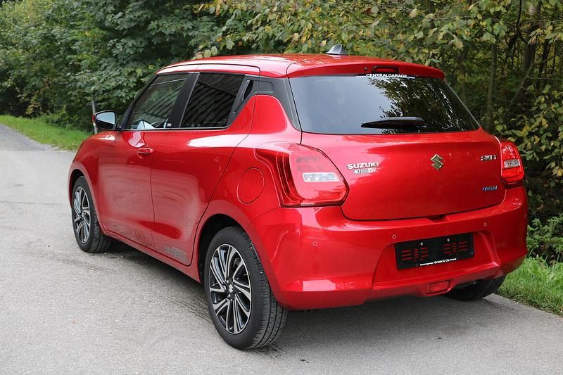 Gebraucht Suzuki Swift 83 PS (61 kW) 2021 Rot Limousine