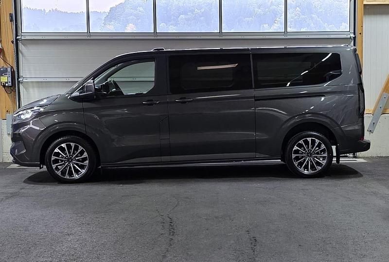Neu Ford Tourneo Titanium 170 PS (125 kW) 2025
