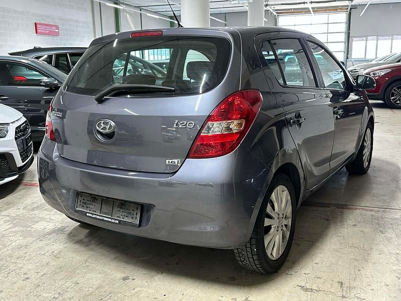 Gebraucht Hyundai i20 Premium 126 PS (92 kW) 2011 Kleinwagen