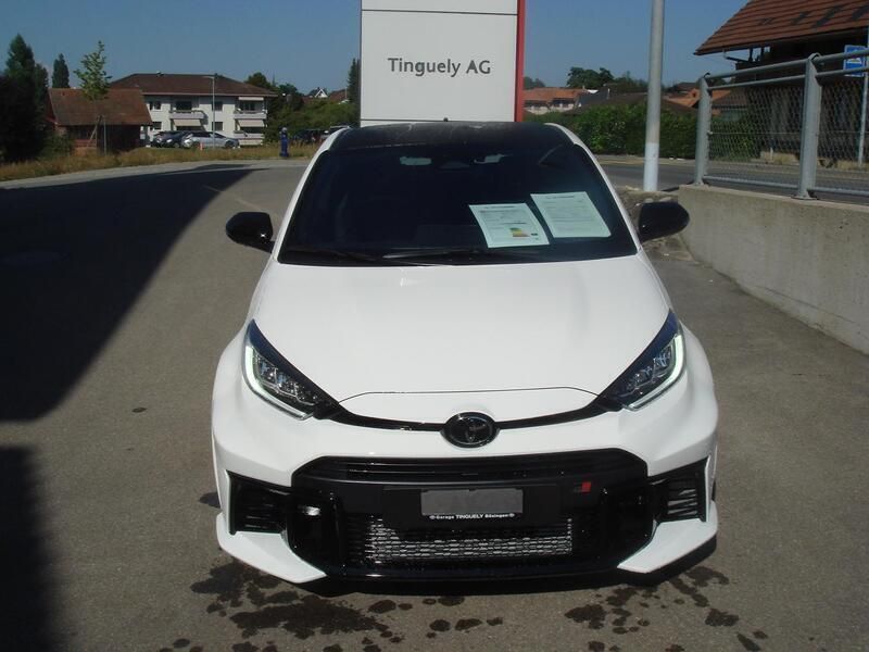 Weiss Gebraucht 2024 Toyota Yaris Sport Limousine | CHF 46’300 - Bild 1/4