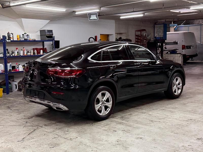 Gebraucht Mercedes GLC300 320 PS (235 kW) 2021 Coupé