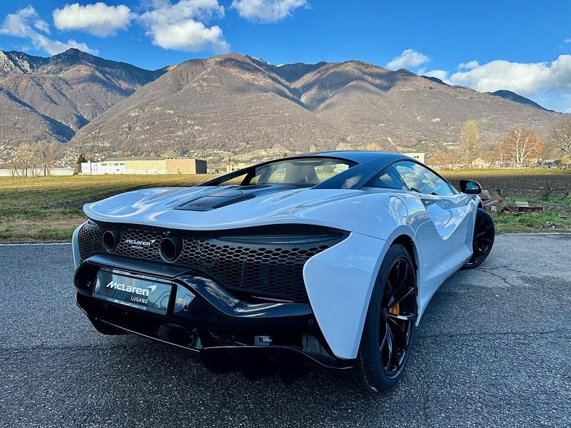 Neu McLaren Artura 700 PS (514 kW) 2025