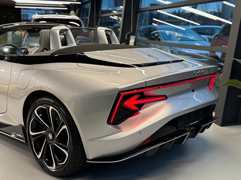 Gebraucht MG Cyberster 375 kW (510 PS) 2024 Silber Cabrio
