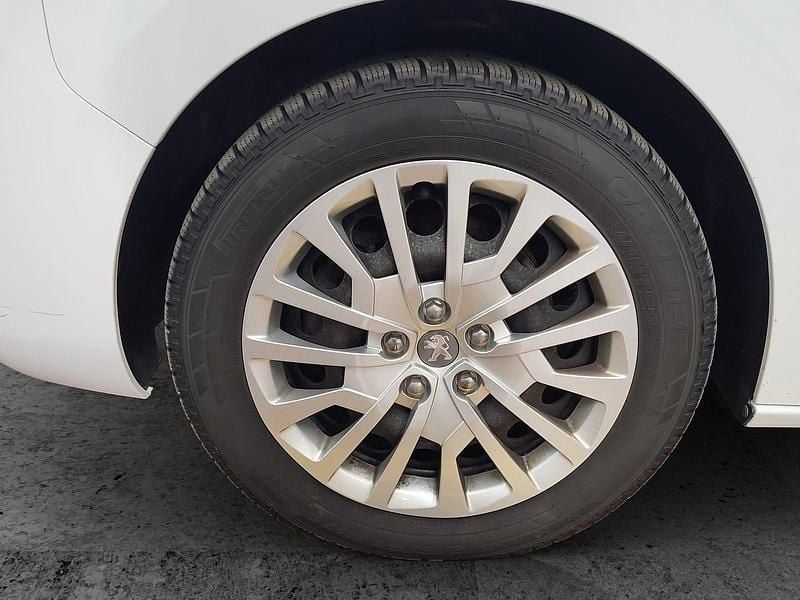 Gebraucht Peugeot Traveller Business-Line 180 PS (132 kW) 2024 Van / Kleinbus