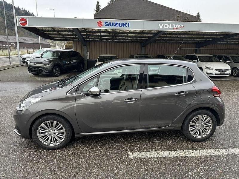 Gebraucht Peugeot 208 Allure 110 PS (80 kW) 2018 Kleinwagen