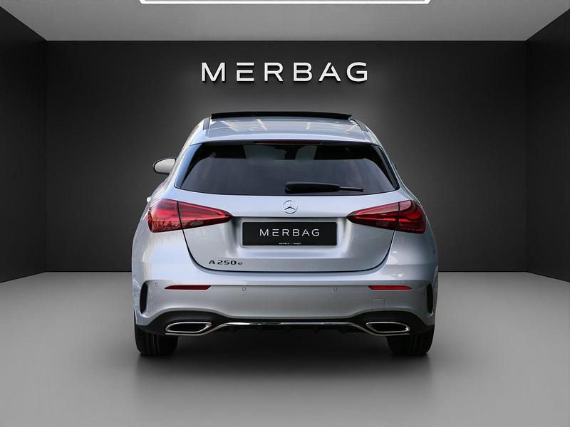 Neu Mercedes A250 163 PS (119 kW) 2026 Silber Limousine