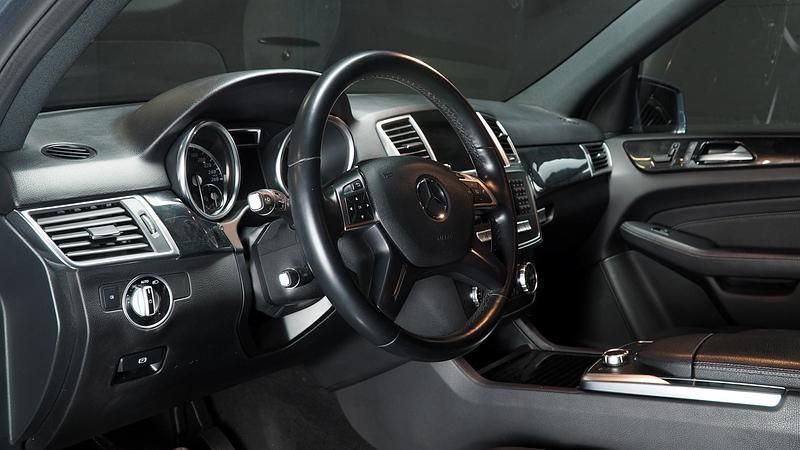 Gebraucht Mercedes ML350 Executive 258 PS (189 kW) 2014 SUV