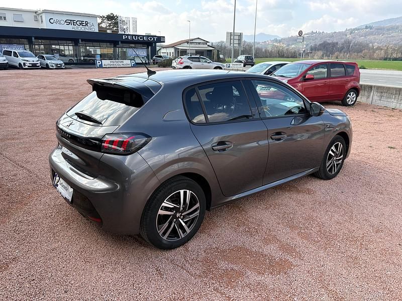 Gebraucht Peugeot 208 Allure 101 PS (74 kW) 2022 Kleinwagen