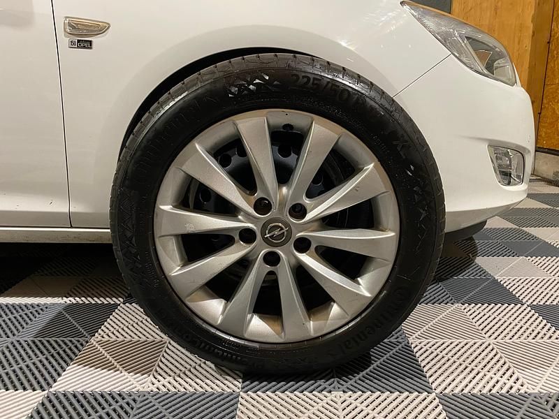 Gebraucht Opel Astra Edition 110 PS (80 kW) 2012