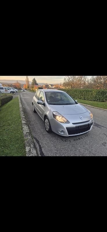 Gebraucht 2012 Renault Clio IV Night&Day | CHF 2’300 (Fairer Preis) - Bild 1/4