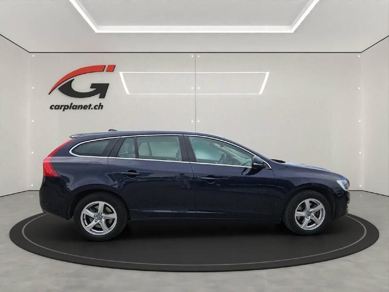 Gebraucht Volvo V60 Summum 190 PS (139 kW) 2017 Blau Kombi