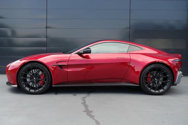 Gebraucht Aston Martin V8 Vantage 665 PS (489 kW) 2024 Rot Coupé