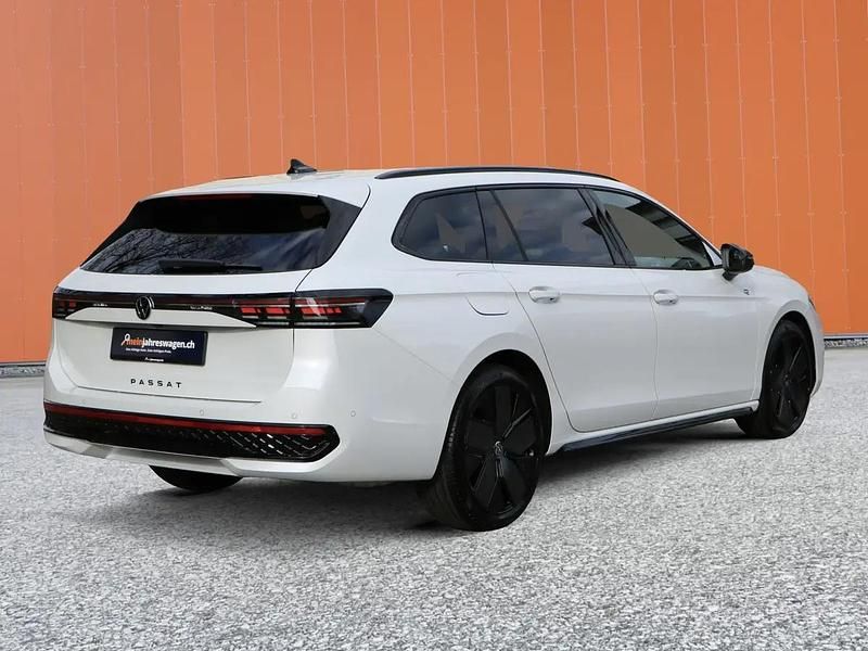 Neu VW Passat R-line 266 PS (195 kW) 2025 Weiss Kombi