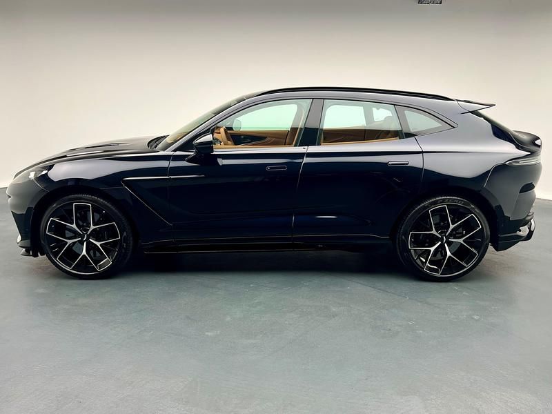 Neu Aston Martin DBX 707 707 PS (519 kW) 2025 Schwarz SUV