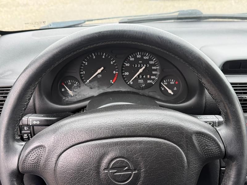 Gebraucht Opel Corsa 90 PS (66 kW) 1998 Kleinwagen