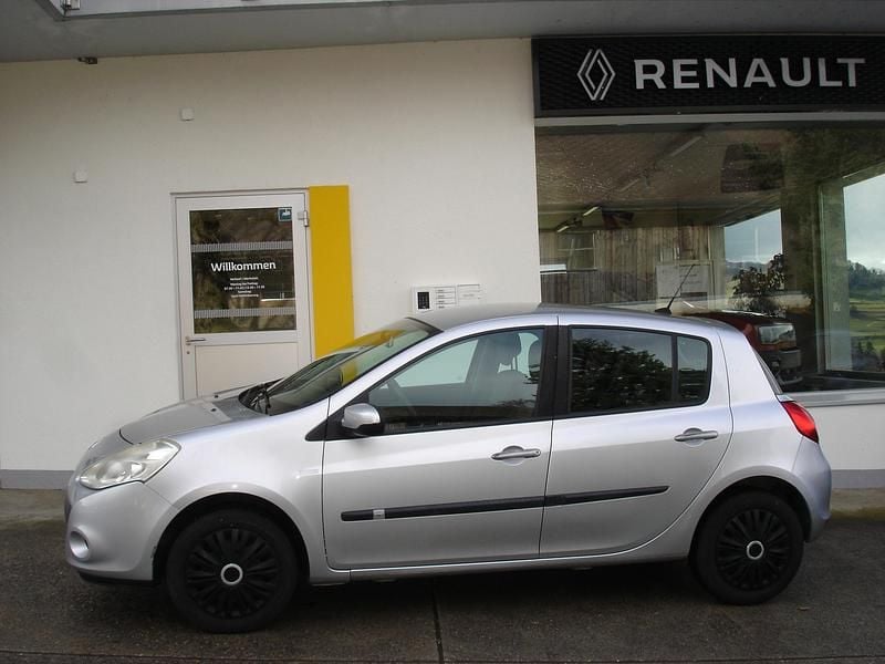 Gebraucht Renault Clio II Dynamique 101 PS (74 kW) 2010