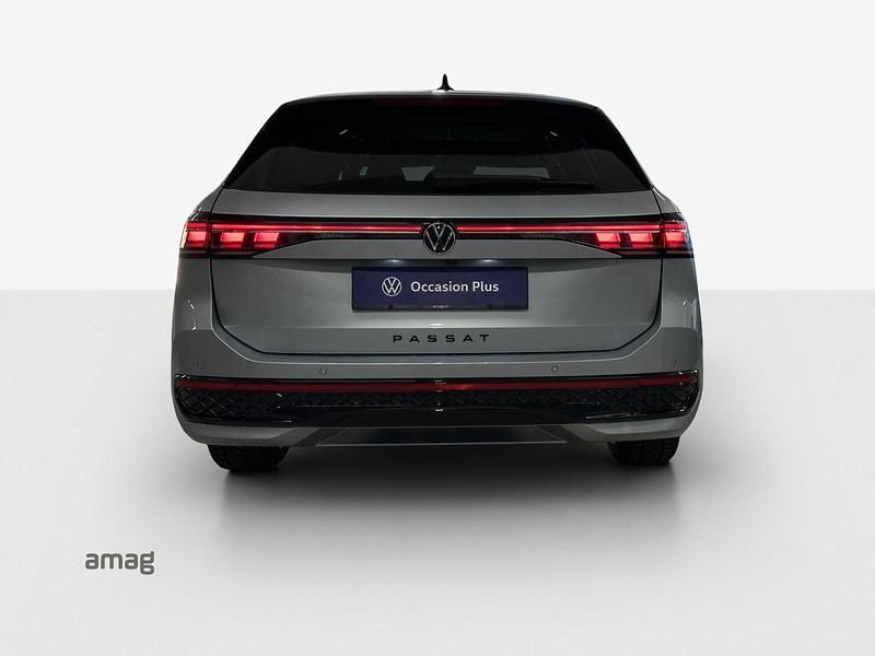 Gebraucht VW Passat R-line 272 PS (200 kW) 2024 Kombi