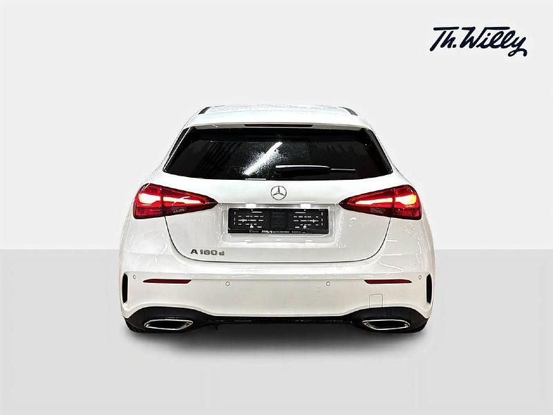 Gebraucht Mercedes A180 AMG line 116 PS (85 kW) 2024 Weiss Limousine