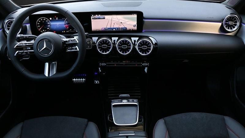 Gebraucht Mercedes A200 Night 163 PS (119 kW) 2025 Weiss Limousine