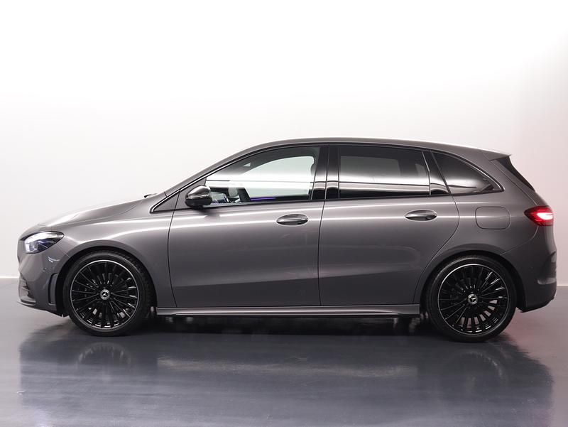 Gebraucht Mercedes B200 AMG line 177 PS (130 kW) 2023 Grau Van / Kleinbus