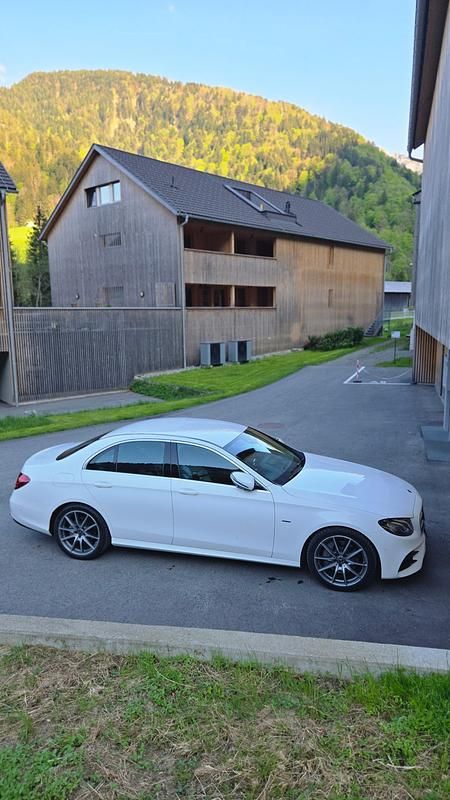 Gebraucht Mercedes E220 AMG line 194 PS (142 kW) 2020