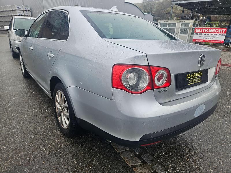 Gebraucht VW Jetta Comfortline 122 PS (89 kW) 2010 Limousine