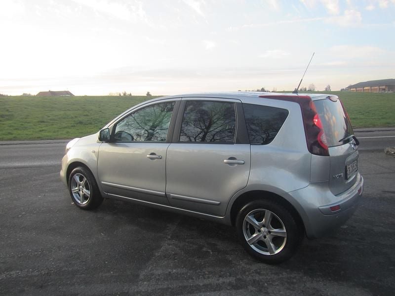 Gebraucht Nissan Note Acenta 110 PS (80 kW) 2010 Silber Van / Kleinbus