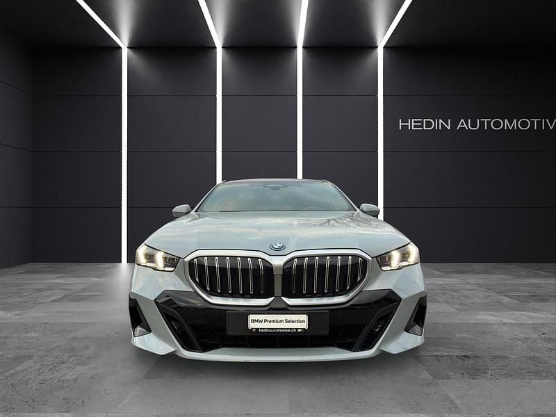 Gebraucht BMW 530e M Sport 299 PS (219 kW) 2025 Grau Kombi