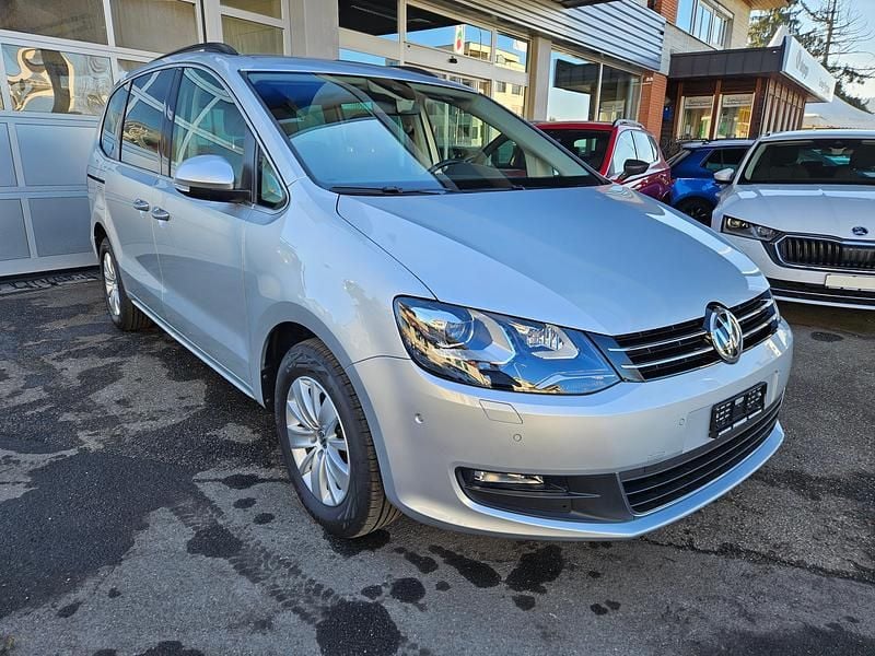 Gebraucht VW Sharan Comfortline 150 PS (110 kW) 2022 Van / Kleinbus