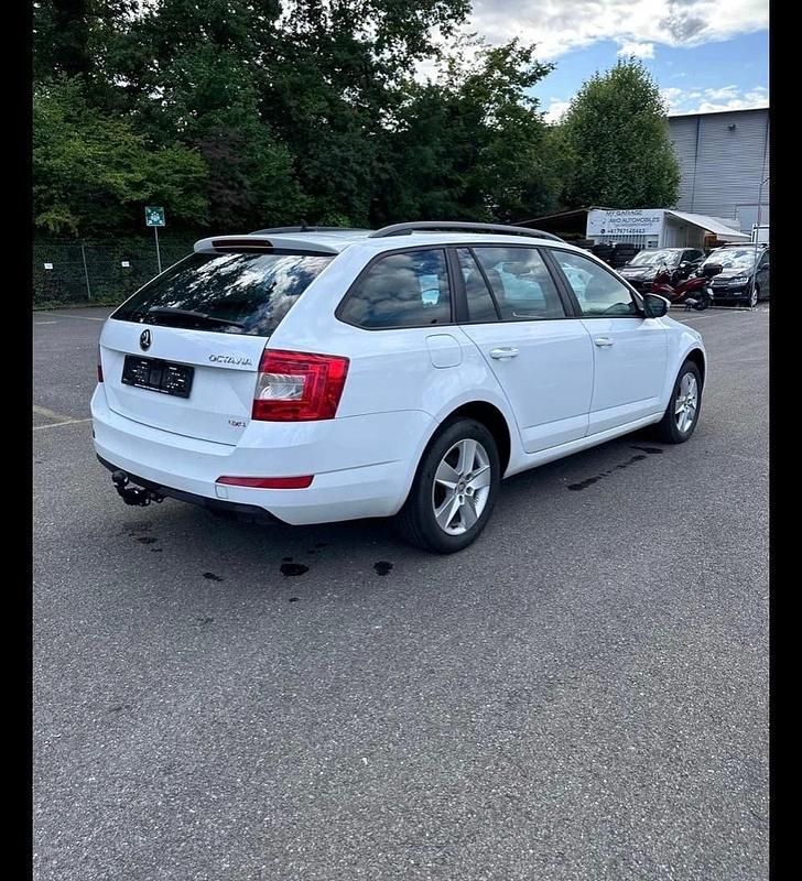 Gebraucht Skoda Octavia Elegance 184 PS (135 kW) 2015 Kombi