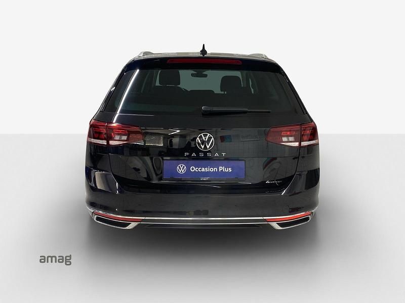 Gebraucht VW Passat Elegance 200 PS (147 kW) 2023 Deep black nacré Kombi