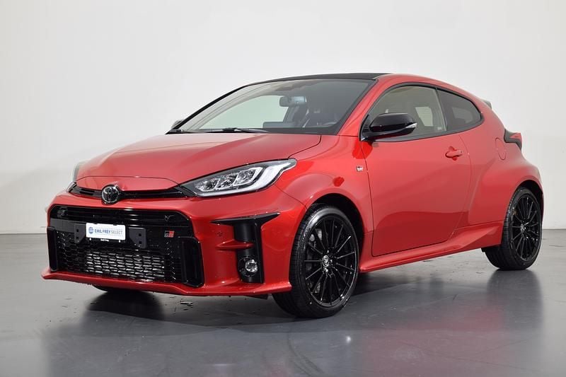 Rot Gebraucht 2024 Toyota Yaris Sport Limousine | CHF 35’950 (Guter Preis) - Bild 1/4