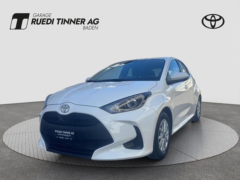Weiss Gebraucht 2025 Toyota Yaris Hybrid Comfort Limousine | CHF 22’700 (Fairer Preis) - Bild 1/4