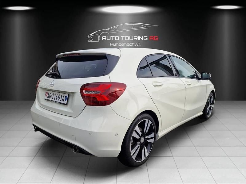 Gebraucht Mercedes A180 Night 122 PS (89 kW) 2016 Weiss Limousine