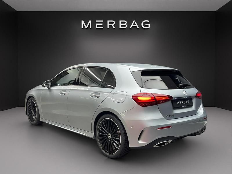 Neu Mercedes A200 Night 163 PS (119 kW) 2025 Silber Limousine