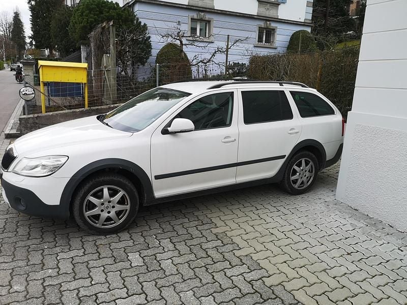 Gebraucht Skoda Octavia Scout 4x4 140 PS (102 kW) 2012 Kombi