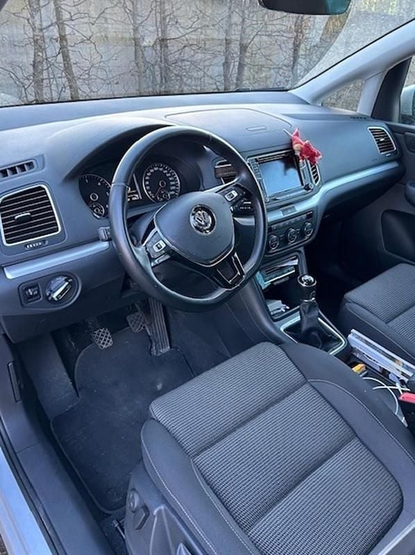 Gebraucht VW Sharan Comfortline 150 PS (110 kW) 2019 Van / Kleinbus